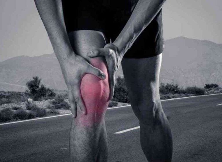 What can cause knee pain without injury & what to do?
